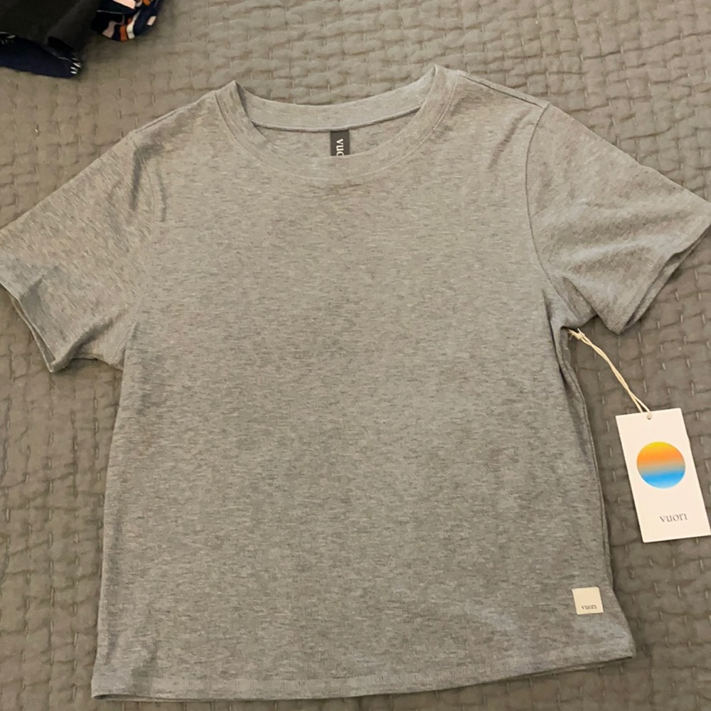 Vuori workout shirt. Never worn!